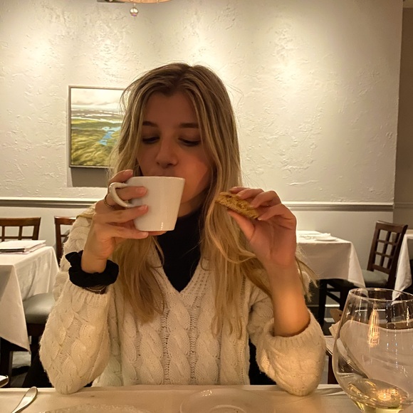 Meet your Posher, Zoë - Picture 2 of 5